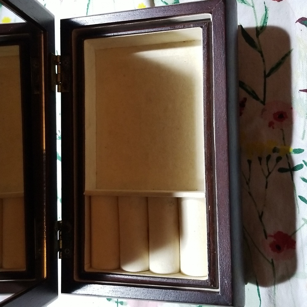 Embroidered Style Jewelry Box: CMPR2 - Picture 3 of 13